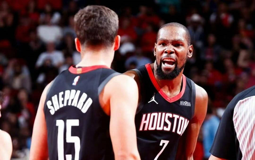 比肩大鸟！布朗成绿军队史第二位单场40分5板5助5断球员（追平大鸟纪录！布朗成绿军史上第2位单场40分5板5助5断的球员）