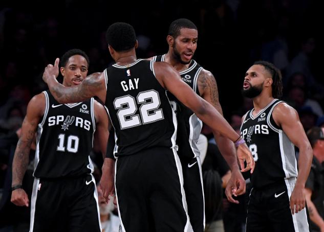 鸣枪深马，与城同行！深圳花游姐妹花与体操“五冠王”的奔跑感悟（深马枪响，与城共奔：深圳花游姐妹与体操“五冠王”谈奔跑感悟）