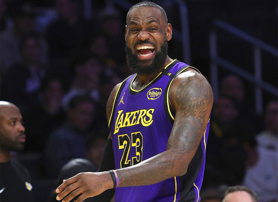 辽宁男篮王哲林豪取40分带队取胜（王哲林轰下40分助辽宁男篮力克对手）