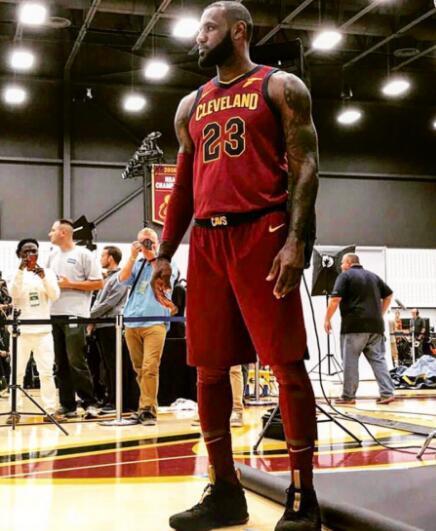 意媒：国米现场考察帕尔马中场贝尔纳韦，考虑让其做恰20替补（意媒：国米赴现场考察帕尔马中场贝尔纳韦，拟将其作为恰20的替补人选）