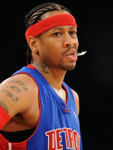 马克西连续21场砍下20+，追平艾弗森并列队史第二（马克西连续21场得分20+，追平艾弗森并列队史第二位）