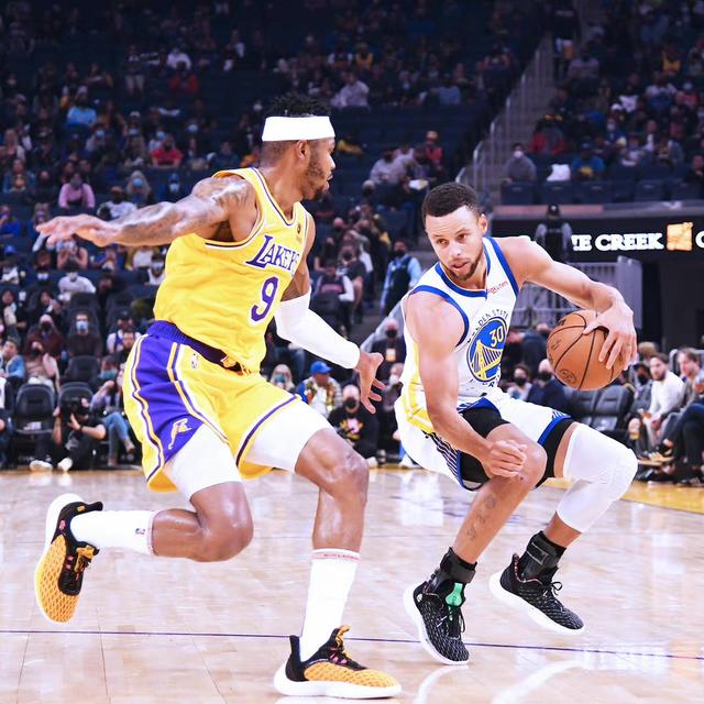 英超前瞻：维拉取分势头强盛，狼队长期低迷仍不见缓和迹象（英超前瞻：维拉势头正盛，狼队颓势难止）