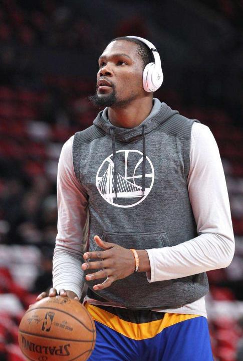 足球中超前锋获月最佳，进球效率惊人（中超锋霸当选月度最佳，破门效率爆表）