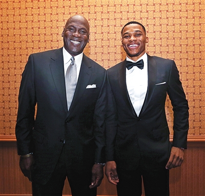 英媒：波罗赛后怒吼贝里瓦尔，对后者绕场致谢热刺球迷不满（英媒：波罗赛后怒斥贝里瓦尔，不满其绕场向热刺球迷致谢）