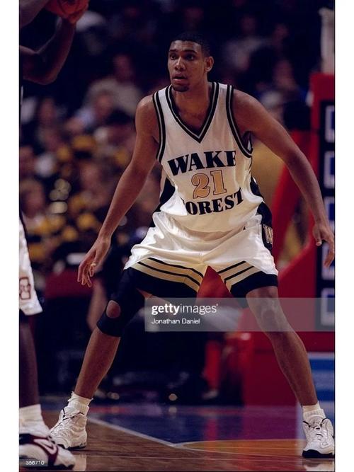 米兰达：很少有人能和斯帕莱蒂关系好，他的为人我还是不说了（米兰达：与斯帕莱蒂相处者寥寥，他的人品不便置评）