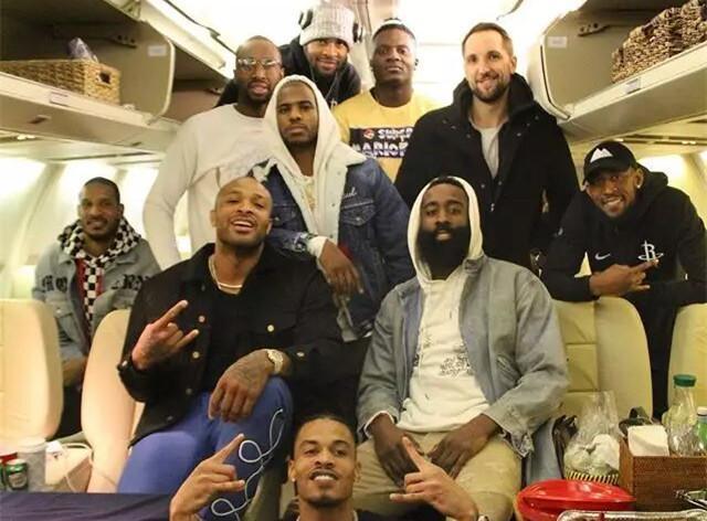 ATP总决赛第4日综述：辛纳两连胜提前晋级，谢尔顿遭逆转无缘四强（ATP年终总决赛第4日快评：辛纳两连胜锁定晋级，谢尔顿被逆转止步小组赛）